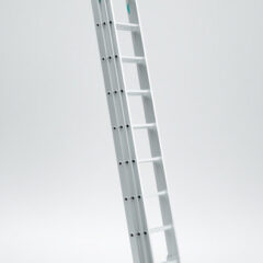 ALVE Aluminiowa trzyczęściowa drabina uniwersalna EUROSTYL przystosowana do używania na schodach, 3x8 szczebli, długość 5,13 m 558012